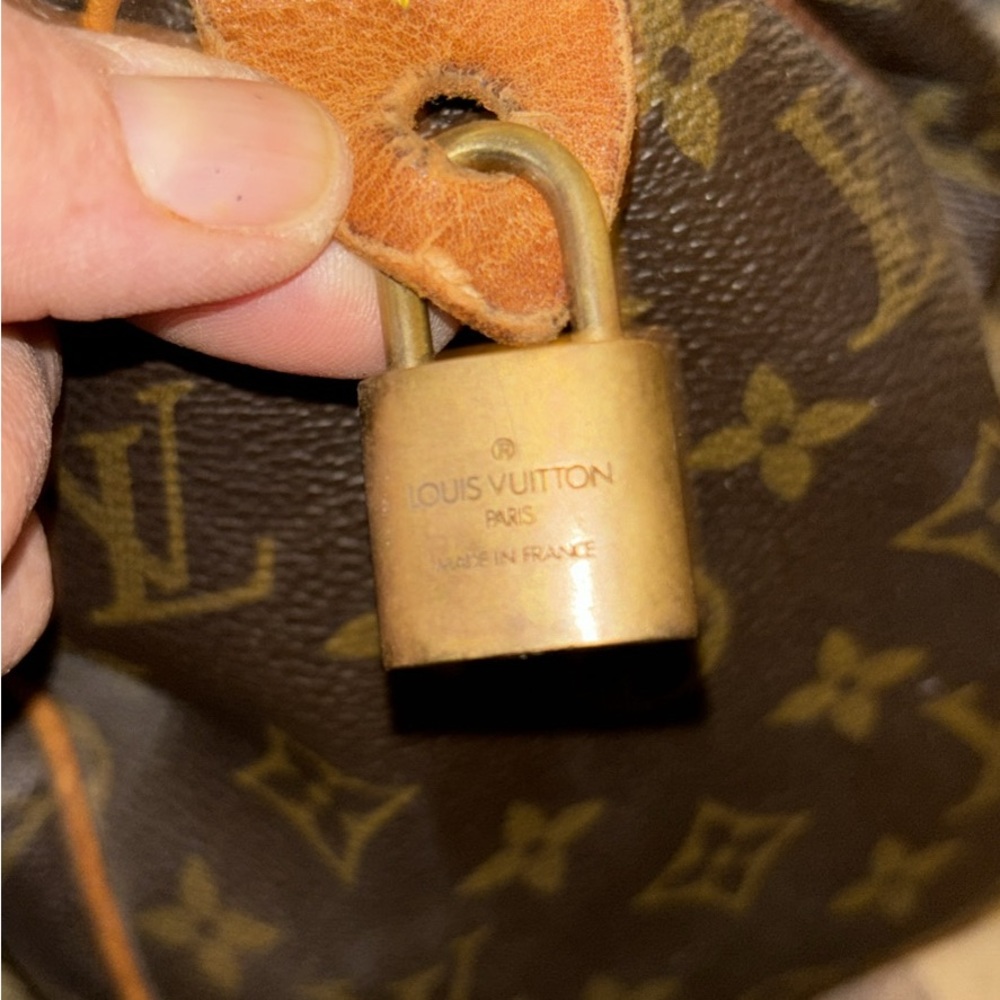 Vintage Louis Vuitton satchel handbag. - Picture 9 of 9